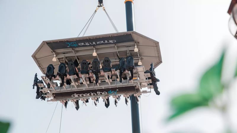 Dinner in the Sky — Al Sufouh — Al Seyahi, рядом со Skydive Dubai, Дубай